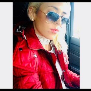 Meet your Posher, Casey